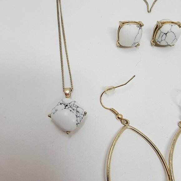 Gold Tone Howlite Necklace Earrings Set Pendant Studs Dangle Mixed - Picture 3 of 5